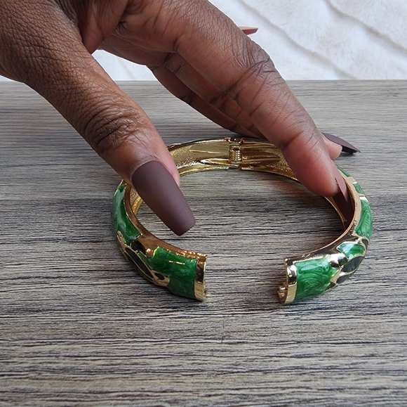 NWOT Bangle designed in Hawaii - Picture 5 of 5